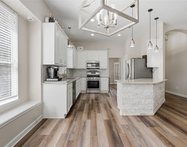 28826 Forest Hill Drive - Photo Thumbnail 11