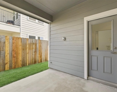 2305 Via Laura Lane - Photo Thumbnail 24