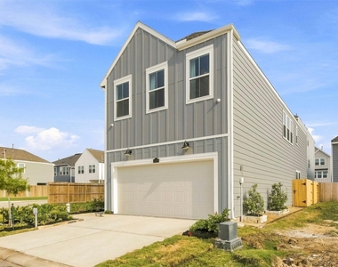 2305 Via Laura Lane - Photo Thumbnail 1