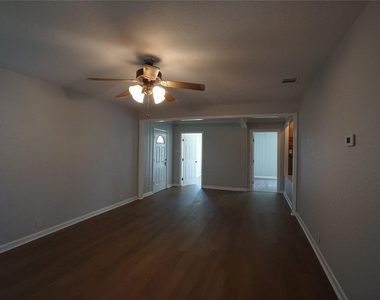 306 Center Way Street - Photo Thumbnail 6