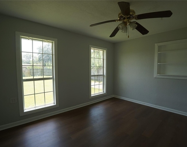 306 Center Way Street - Photo Thumbnail 4
