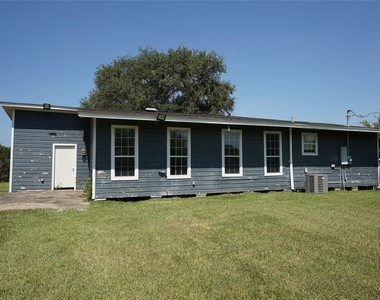 306 Center Way Street - Photo Thumbnail 16