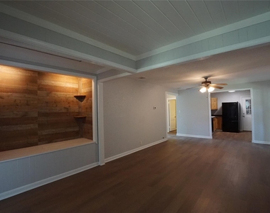 306 Center Way Street - Photo Thumbnail 7