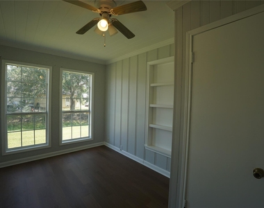 306 Center Way Street - Photo Thumbnail 10