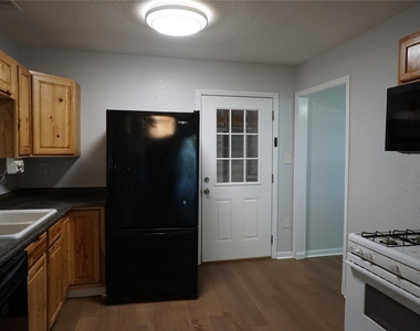 306 Center Way Street - Photo Thumbnail 2