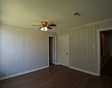 306 Center Way Street - Photo Thumbnail 11