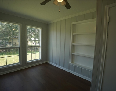 306 Center Way Street - Photo Thumbnail 8