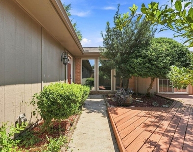 15706 Cavendish Drive - Photo Thumbnail 4