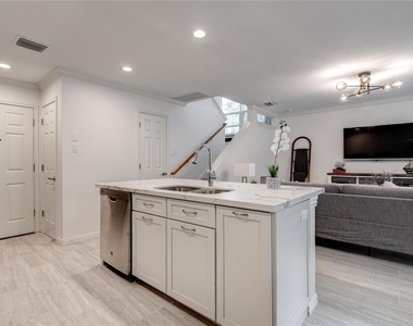 35 N Walden Elms Circle - Photo Thumbnail 4