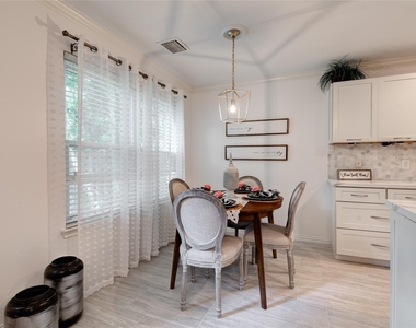 35 N Walden Elms Circle - Photo Thumbnail 5