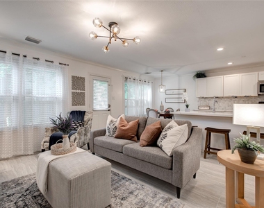 35 N Walden Elms Circle - Photo Thumbnail 7