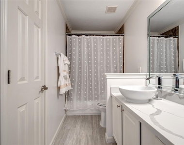 35 N Walden Elms Circle - Photo Thumbnail 14