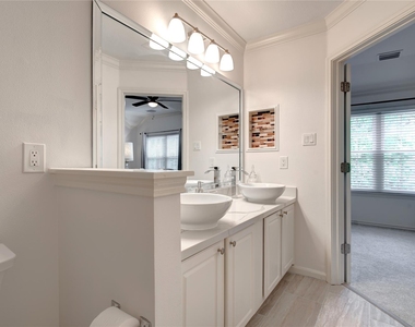 35 N Walden Elms Circle - Photo Thumbnail 16