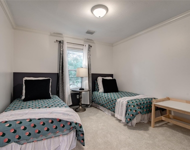 35 N Walden Elms Circle - Photo Thumbnail 10