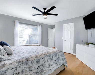 15767 Cotton Tail Lane - Photo Thumbnail 10