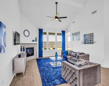 13520 Leeward Edge Drive - Photo Thumbnail 2