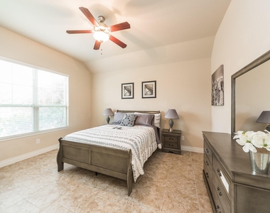 6602 Sterling Shores Lane - Photo Thumbnail 17