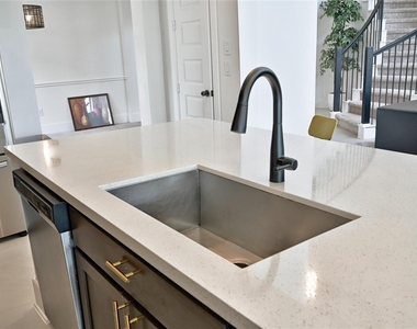 6211 Shore Ridge Court - Photo Thumbnail 15