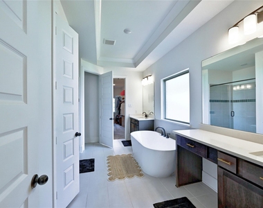 6211 Shore Ridge Court - Photo Thumbnail 20
