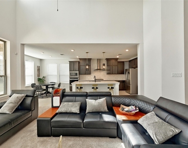 6211 Shore Ridge Court - Photo Thumbnail 10