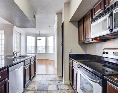 7575 Kirby Drive - Photo Thumbnail 6