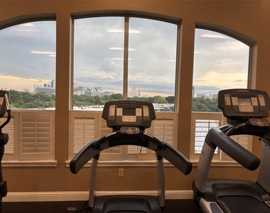 7575 Kirby Drive - Photo Thumbnail 19
