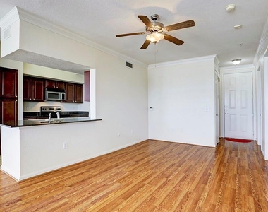 7575 Kirby Drive - Photo Thumbnail 2