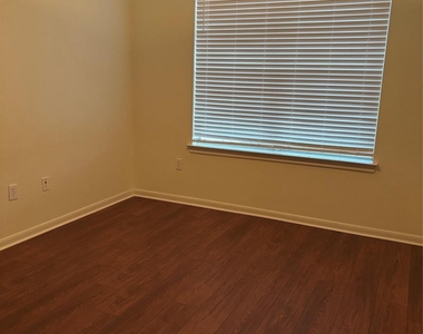 7575 Kirby Drive - Photo Thumbnail 15
