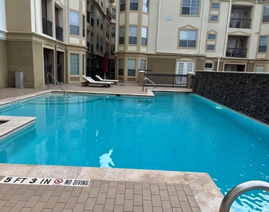 7575 Kirby Drive - Photo Thumbnail 16
