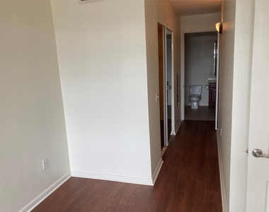 7575 Kirby Drive - Photo Thumbnail 7