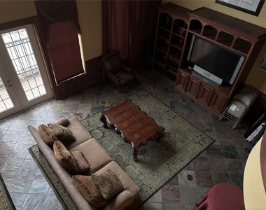 7575 Kirby Drive - Photo Thumbnail 28