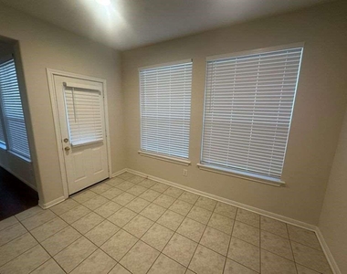 127 W Burberry Circle - Photo Thumbnail 8
