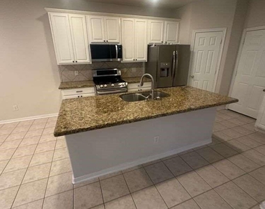 127 W Burberry Circle - Photo Thumbnail 6