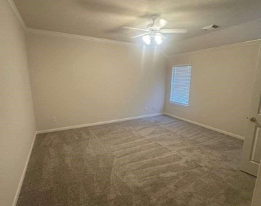 127 W Burberry Circle - Photo Thumbnail 11