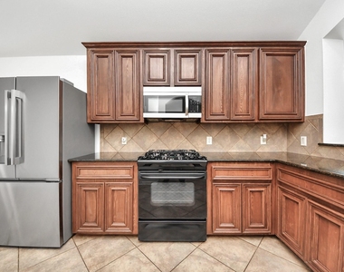 15 Palm Desert Drive - Photo Thumbnail 4