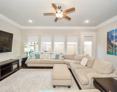 5611 Petty Street - Photo Thumbnail 9