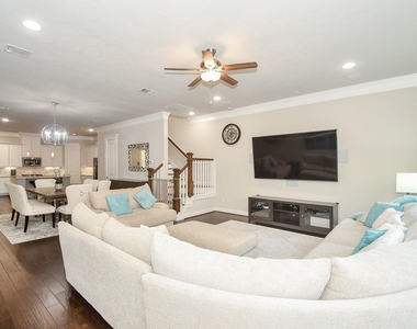5611 Petty Street - Photo Thumbnail 6