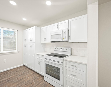 1831 Country Village Boulevard - Photo Thumbnail 7