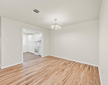 1831 Country Village Boulevard - Photo Thumbnail 4