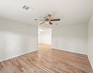 1831 Country Village Boulevard - Photo Thumbnail 5