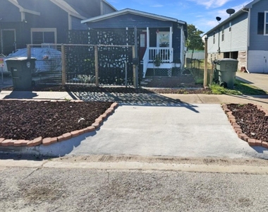 5313 Avenue K - Photo Thumbnail 2