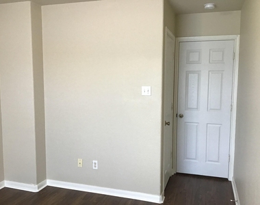 13470 Miller Lane - Photo Thumbnail 10