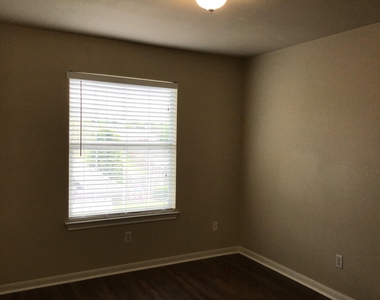 13470 Miller Lane - Photo Thumbnail 9
