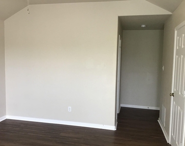 13470 Miller Lane - Photo Thumbnail 6