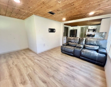 4410 Jackson Street - Photo Thumbnail 12