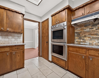 11710 N Petersham Drive - Photo Thumbnail 16