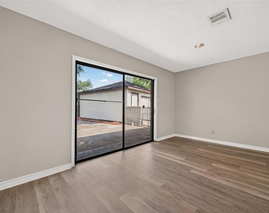 11710 N Petersham Drive - Photo Thumbnail 14