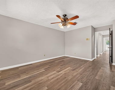 11710 N Petersham Drive - Photo Thumbnail 24