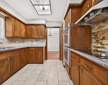 11710 N Petersham Drive - Photo Thumbnail 18