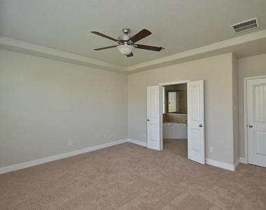 16911 Lady Bird Lake Court - Photo Thumbnail 7